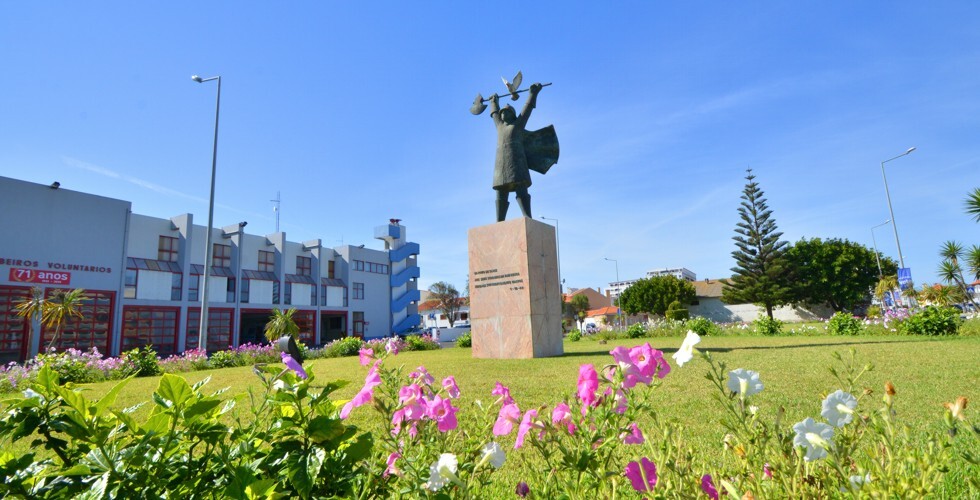 Est&aacute;tua do Bombeiro